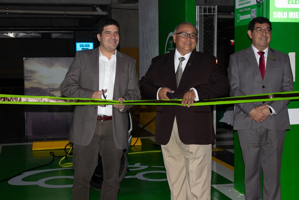 Camino Real carga para automóviles eléctricos 