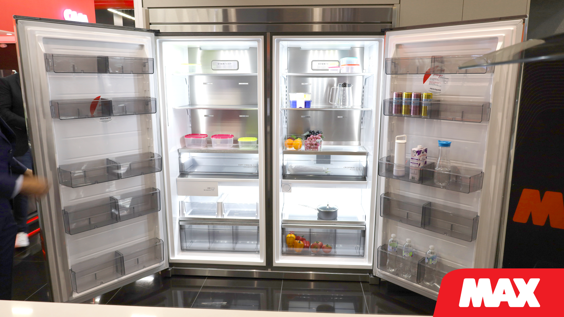 TIENDAS MAX PRESENTA  FRIGIDAIRE