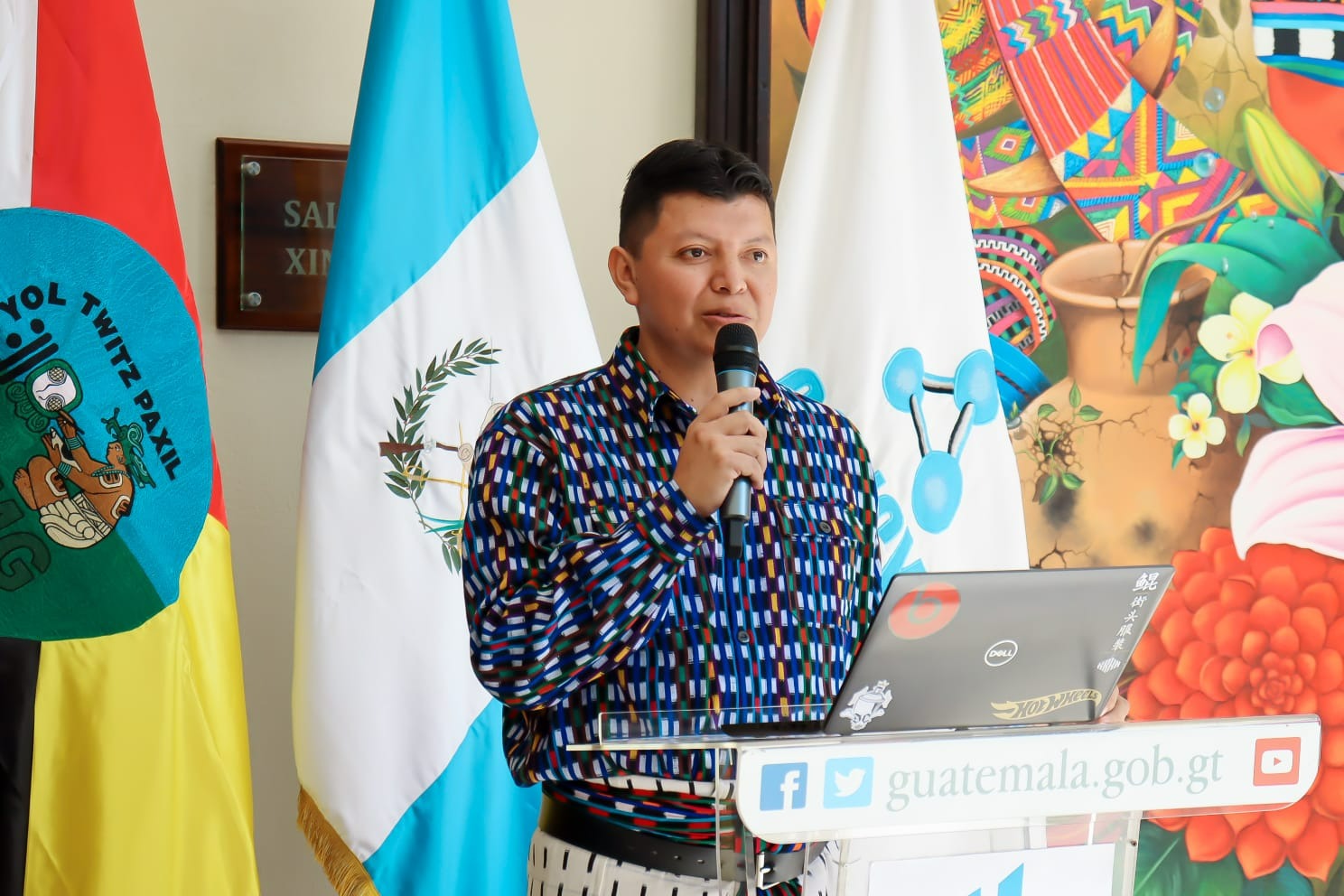 Senacyt y ALMG  hombre