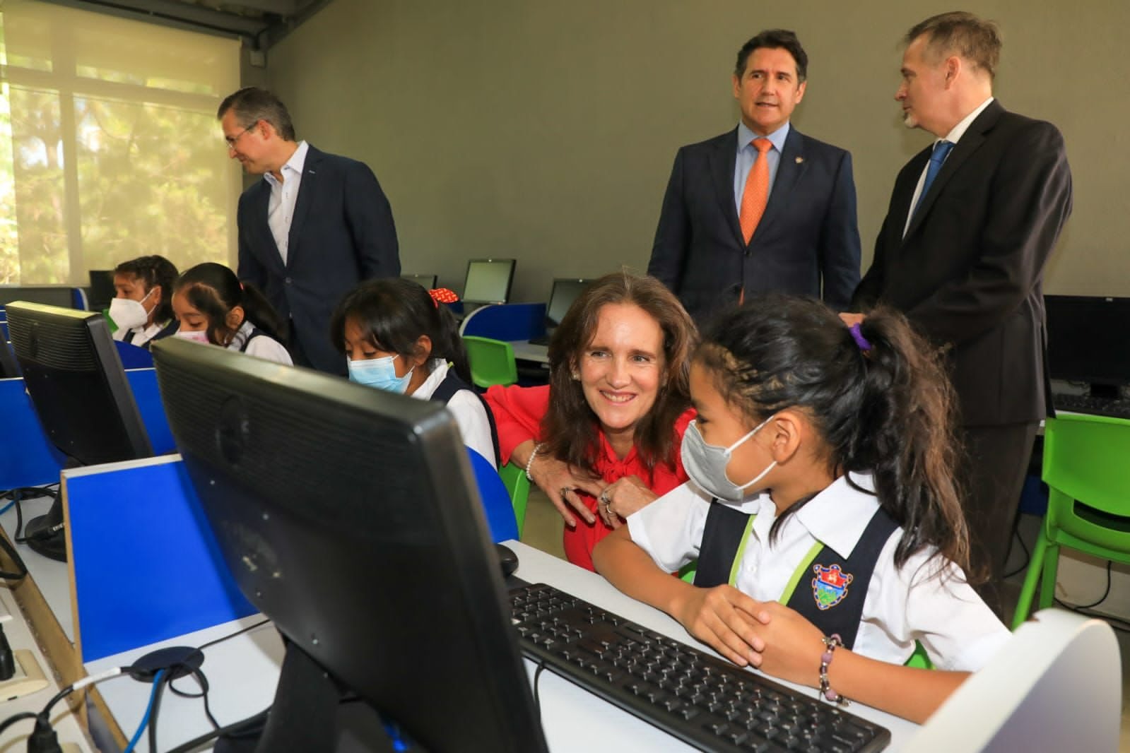 NESTLÉ ENTREGA EQUIPO DE COMPUTO 