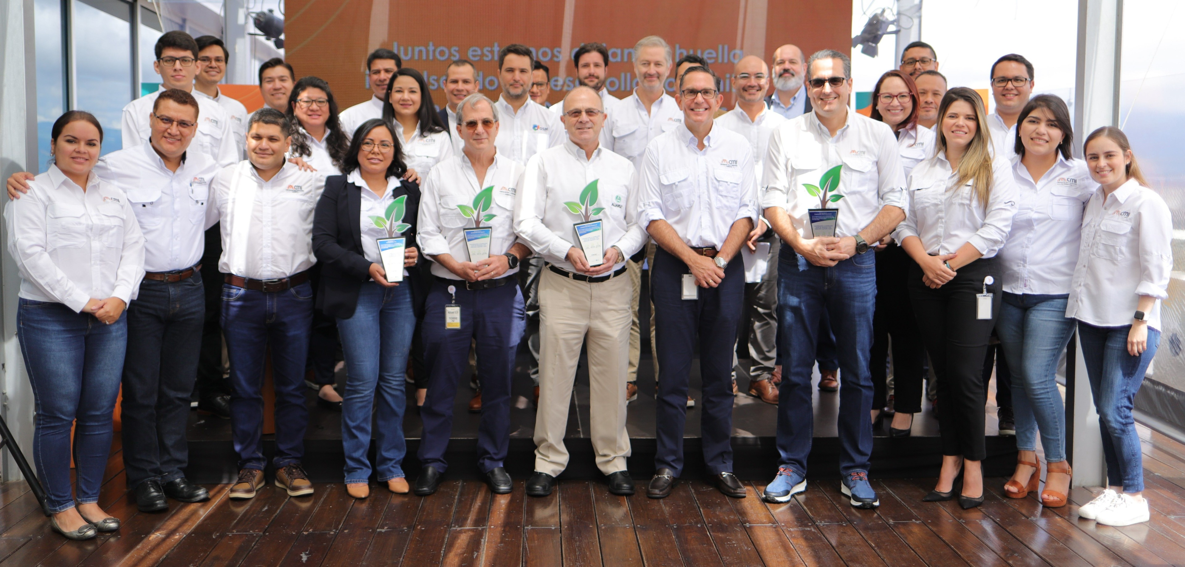 CMI RECIBE RECONOCIMIENTO POR  COMBATIR EL CAMBIO CLIMÁTICO