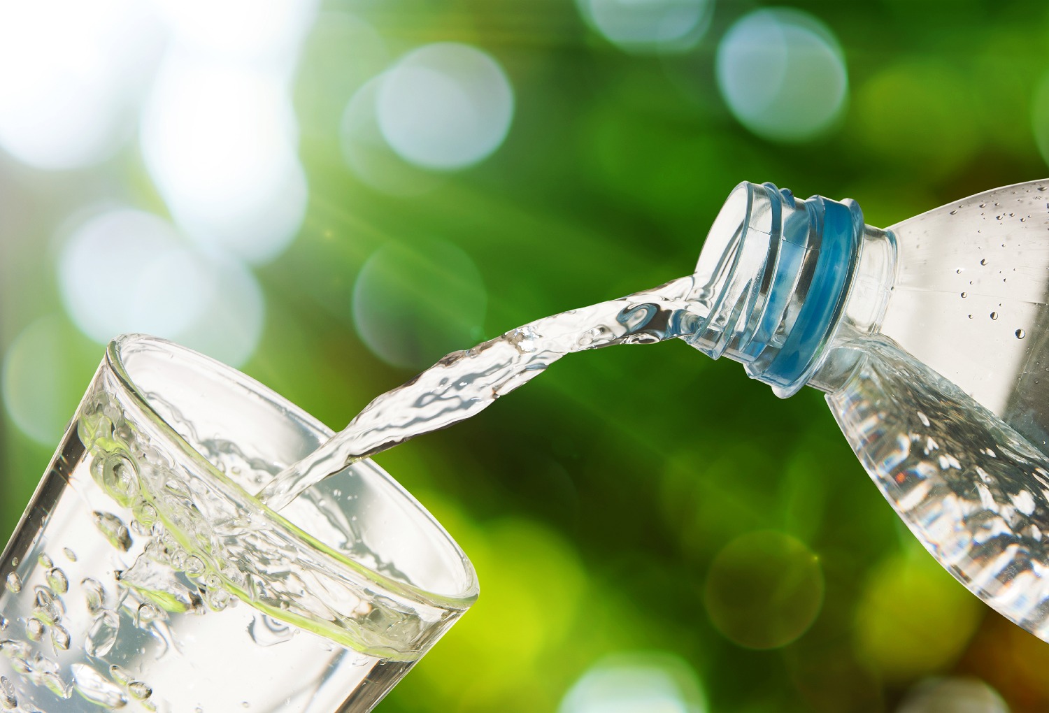 SISTEMA COCA-COLA LANZA AMBICIOSA META PARA PROTEGER EL AGUA