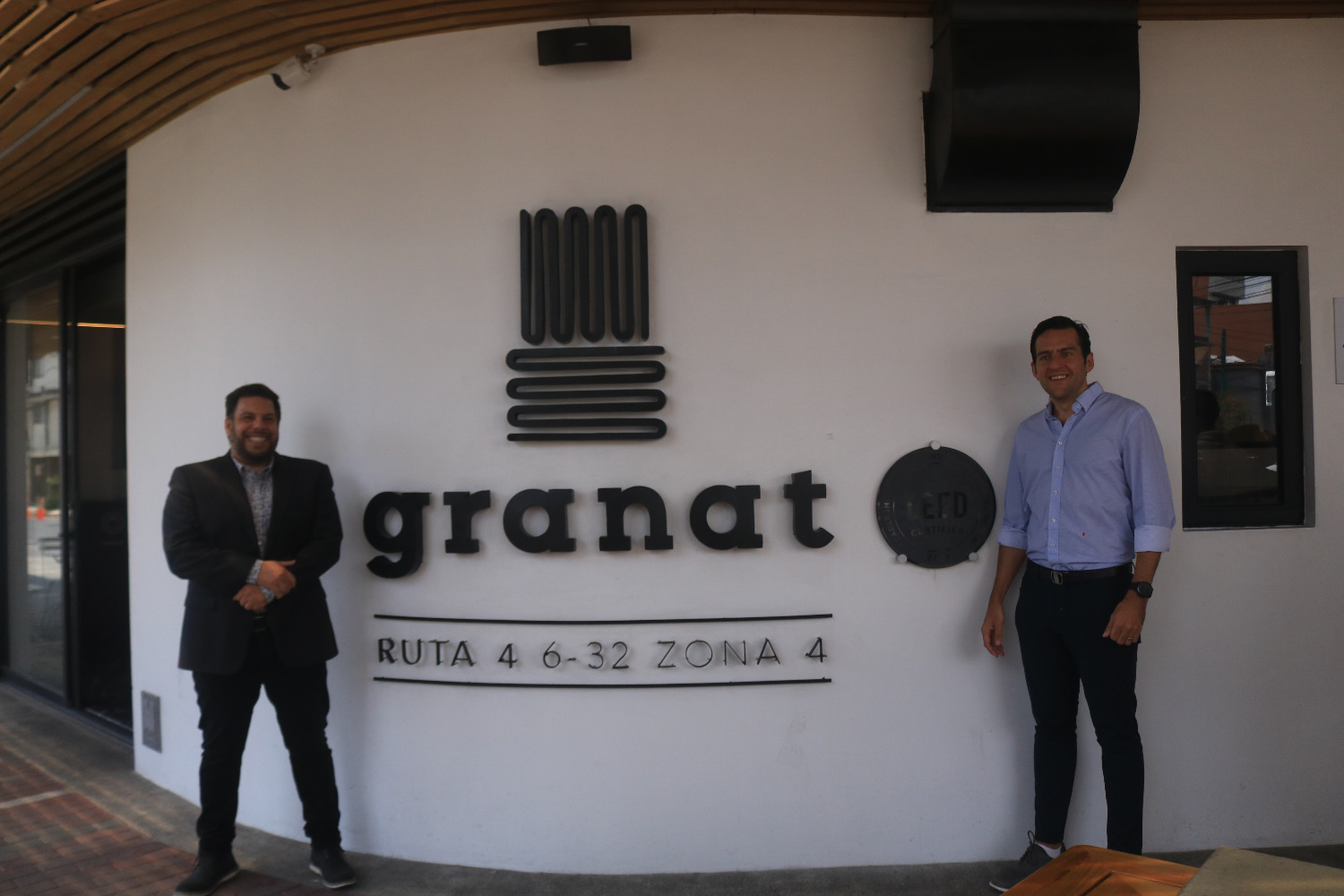 SUR Desarrollos y su edificio Granat recibe placa oficial que lo certifica como proyecto LEED