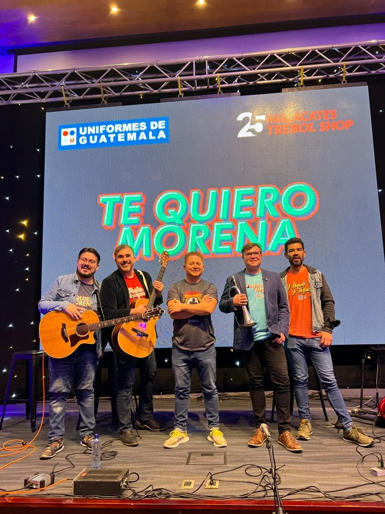 Malacates y Uniformes de Guatemala presentan colección de Playeras conmemorativas por los 25 años de carrera de la banda