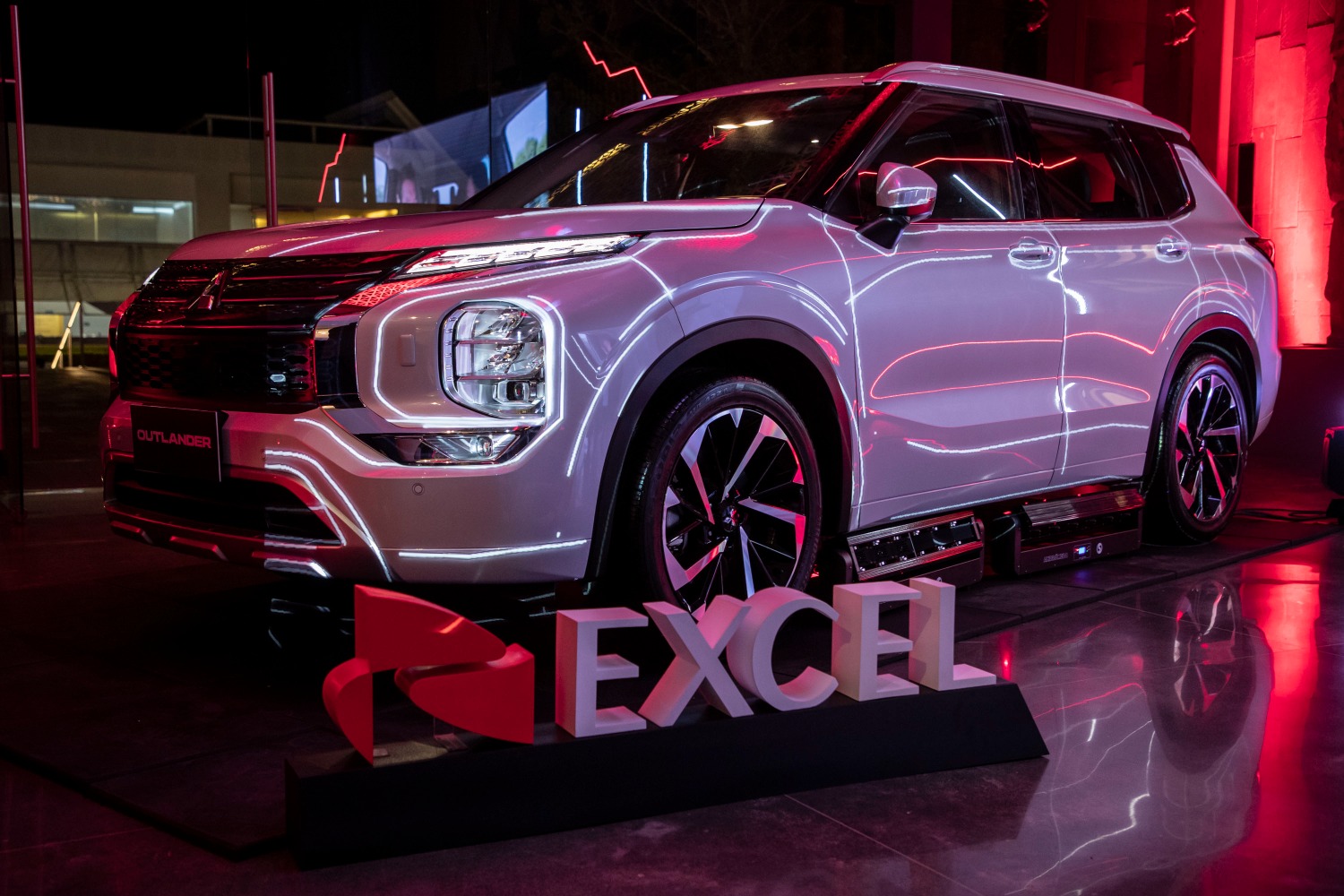 EXCEL INTRODUCE EN EL PAÍS LA NUEVA,  MITSUBISHI OUTLANDER 2023