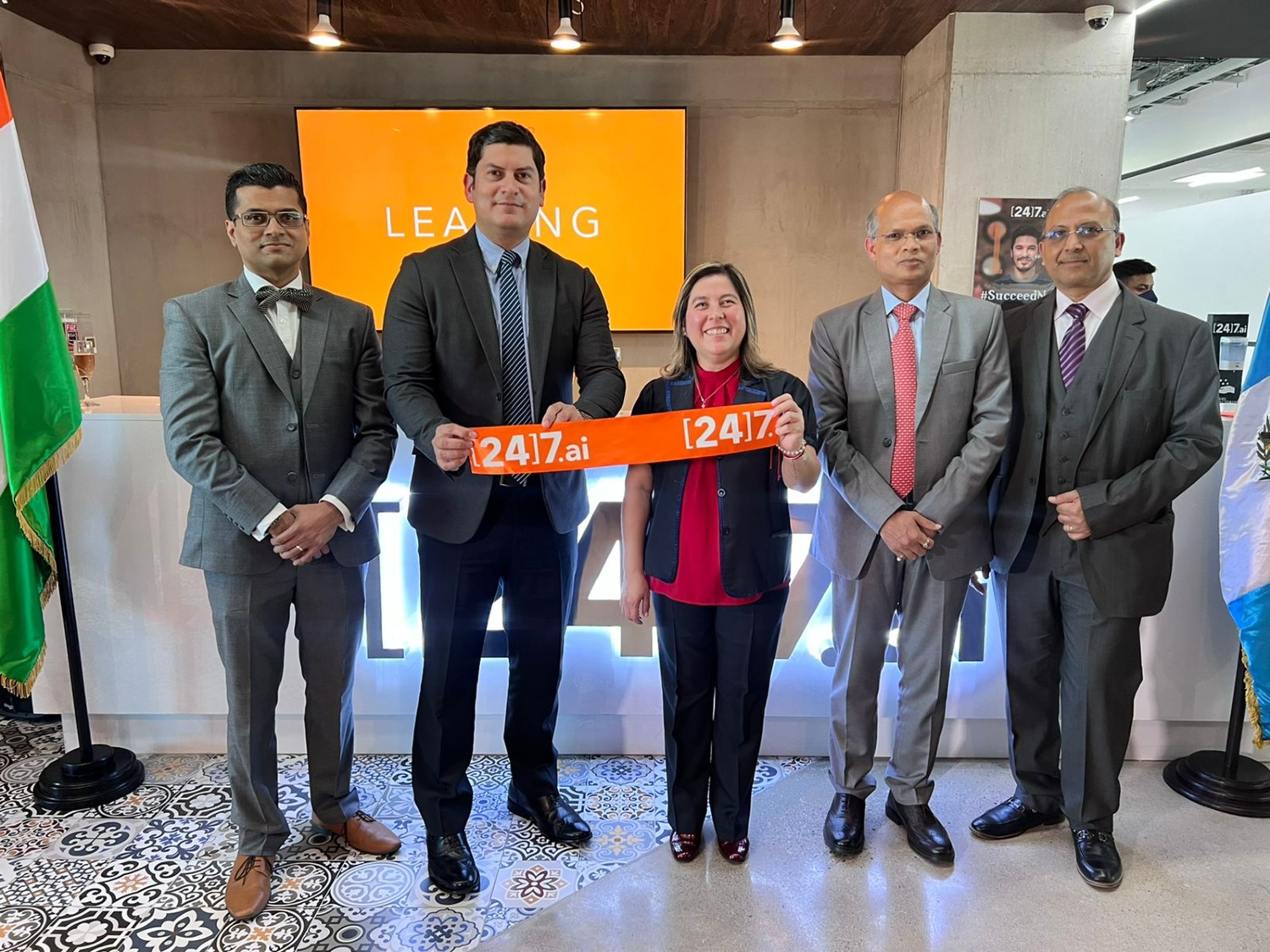 [24]7.ai sigue creciendo en Guatemala