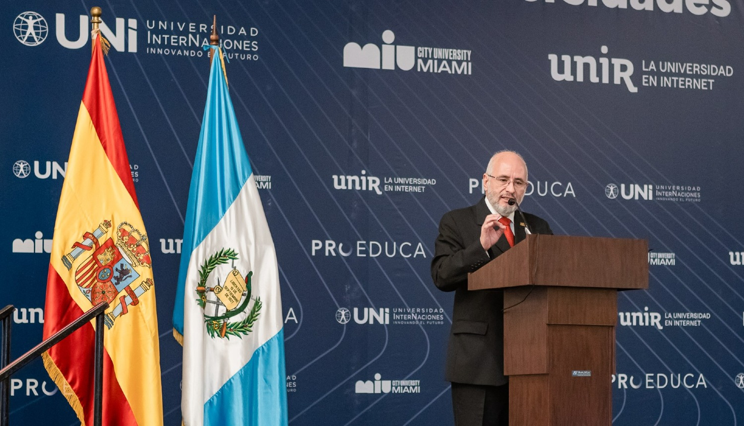 Lic. José Alejandro Arévalo dirigirá la Universidad InterNaciones