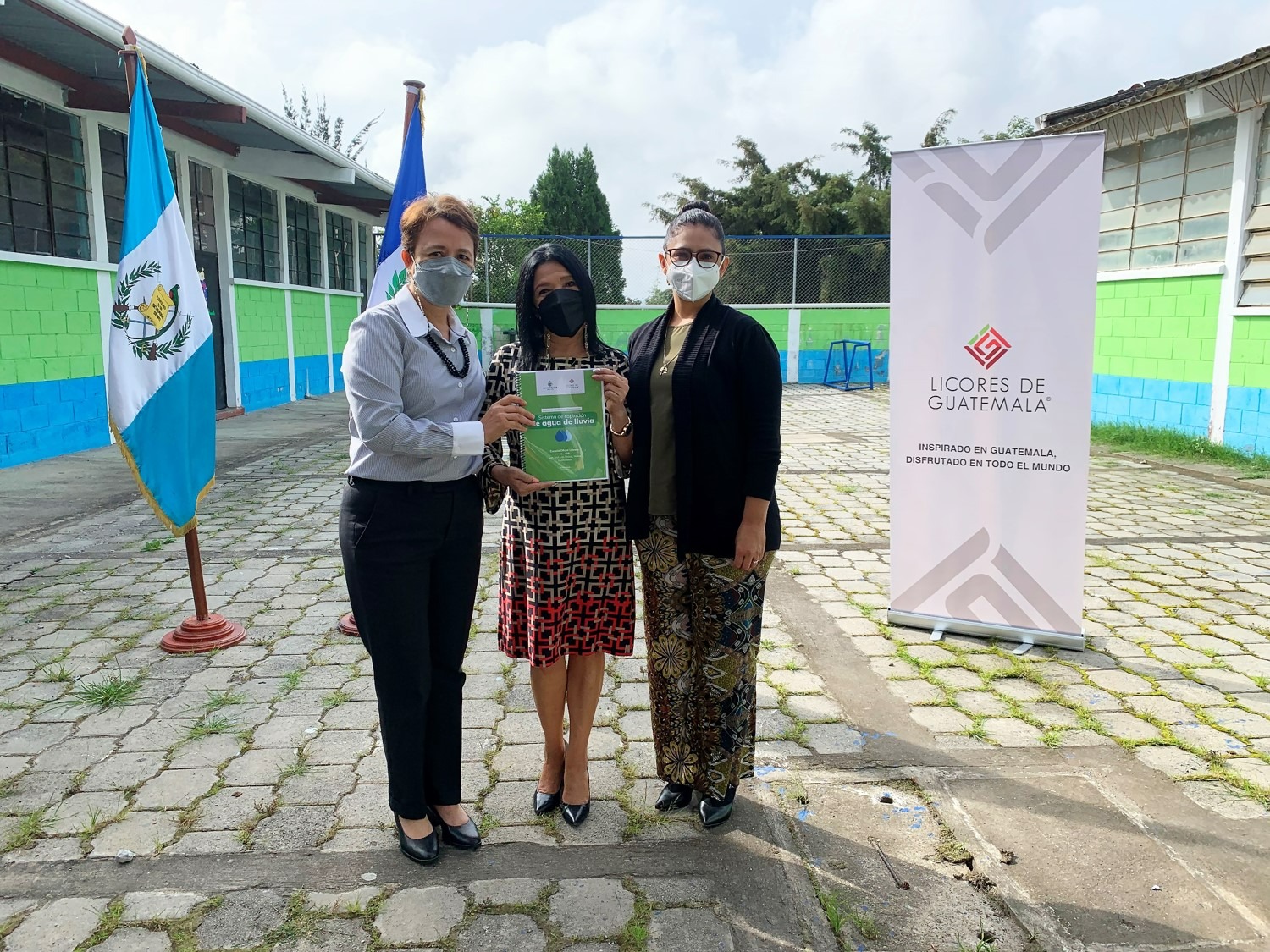 Licores de Guatemala y el abastecimiento de agua en escuelas