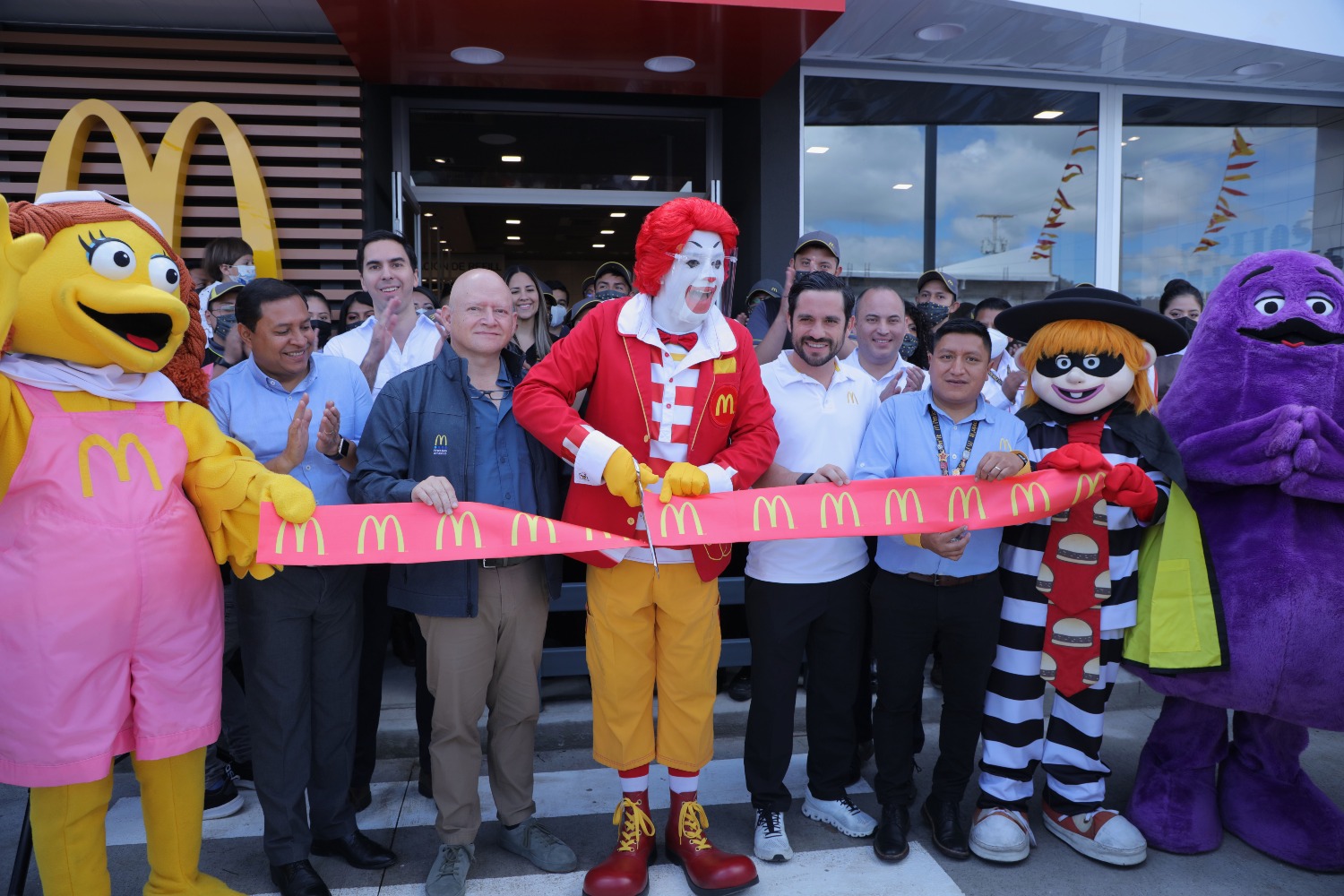 McDonald’s inaugura dos restaurantes en Guatemala 