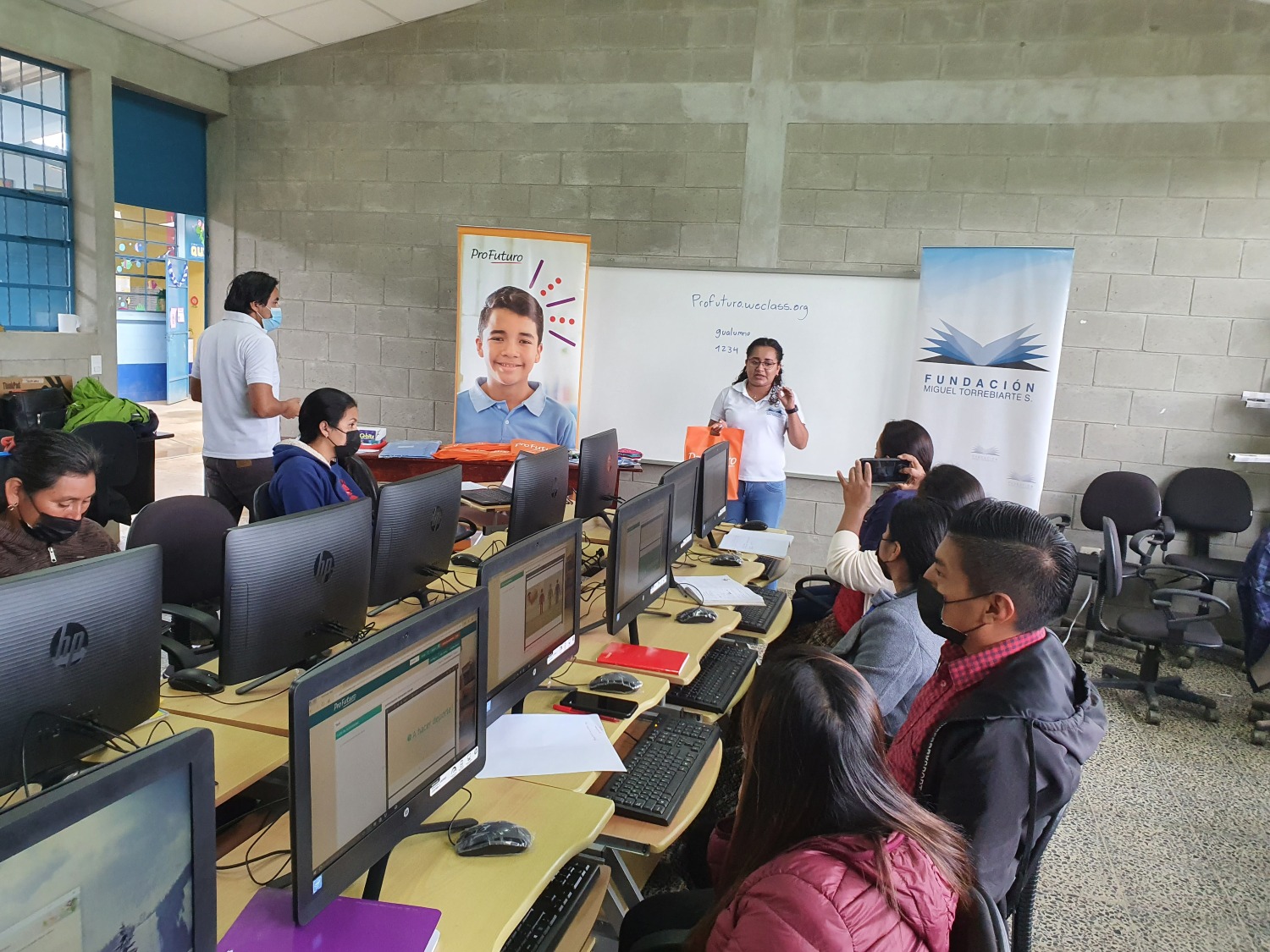 Fundación Miguel Torrebiarte Sohanin apoya estudiantes en el país