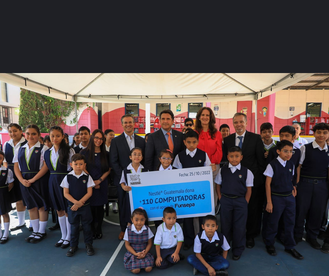 NESTLÉ ENTREGA EQUIPO DE COMPUTO Y 110,00 PORCIONES DE ALIMENTOS 