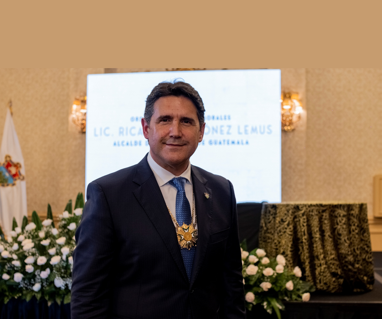 La Cámara Guatemalteca de Periodismo condecora al alcalde Ricardo Quiñonez