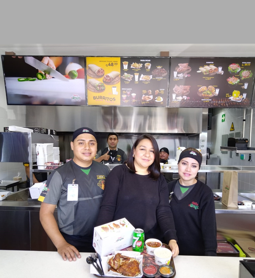 Pollo Brujo abre primera  tienda de conveniencia en el país 