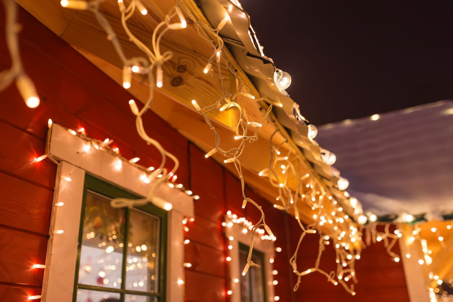 En estas fiestas navideñas, cuida el consumo de la energía eléctrica.