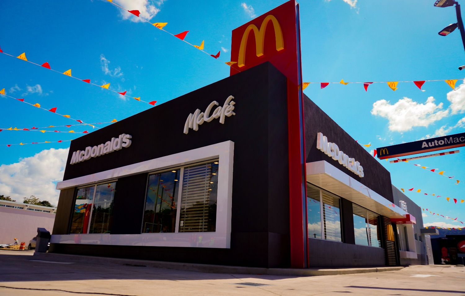 McDonald’s abre su primer restaurante en Palín