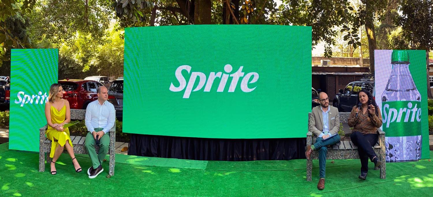 Sprite refresca su anuncia el cambio de su botella verde
