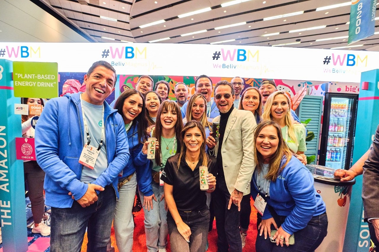 El cofundador de OCA y artista ganador del premio Grammy, energizó el Expo