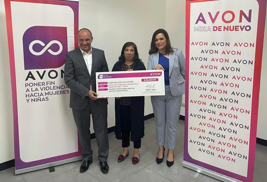 Avon sigue la marcha para poner fin a la violencia de género