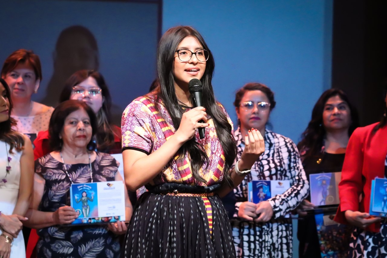 Guatemaltecas heroínas de la ciencia reciben homenaje 