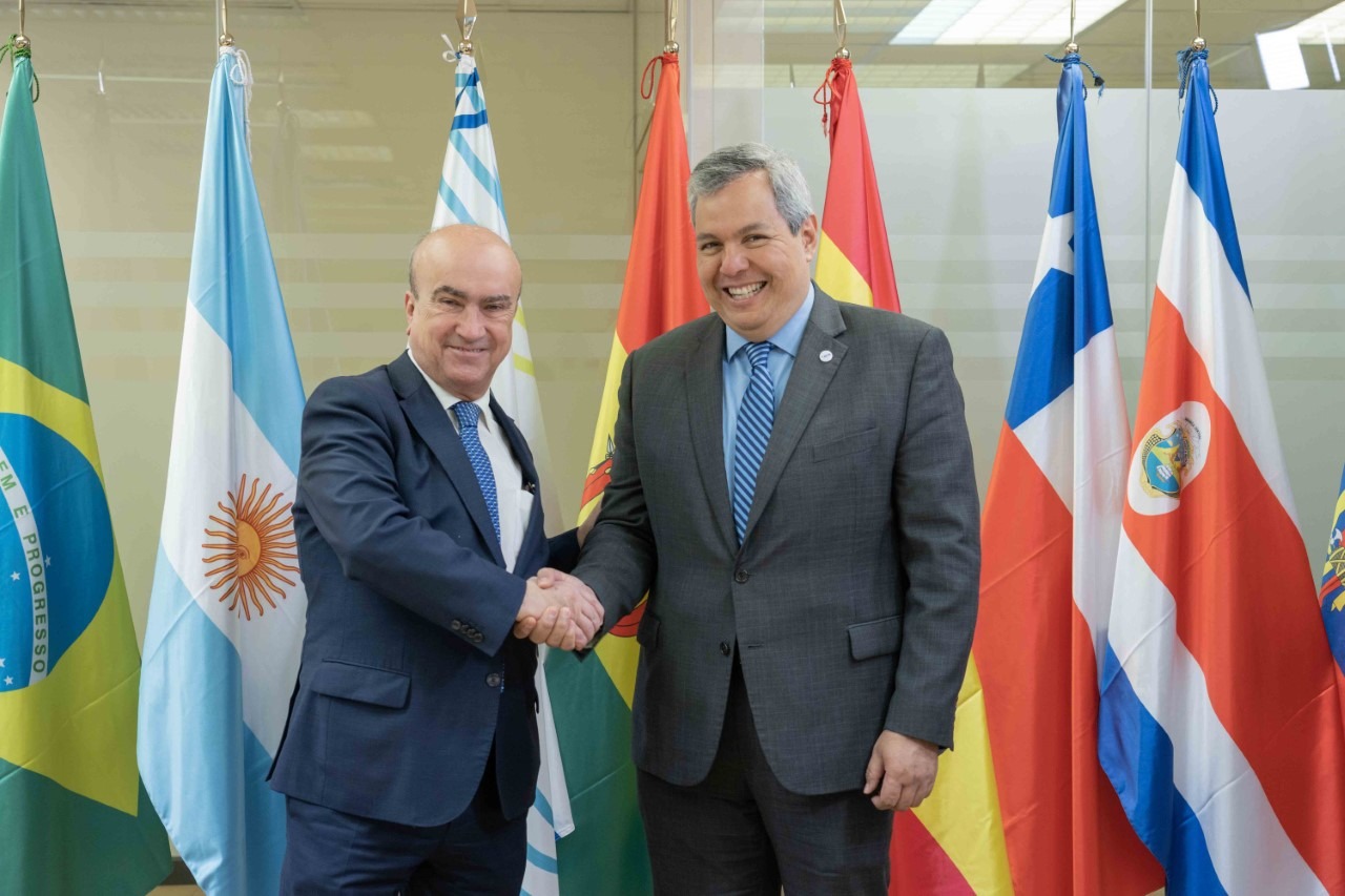 BCIE y OEI firman un memorando de entendimiento