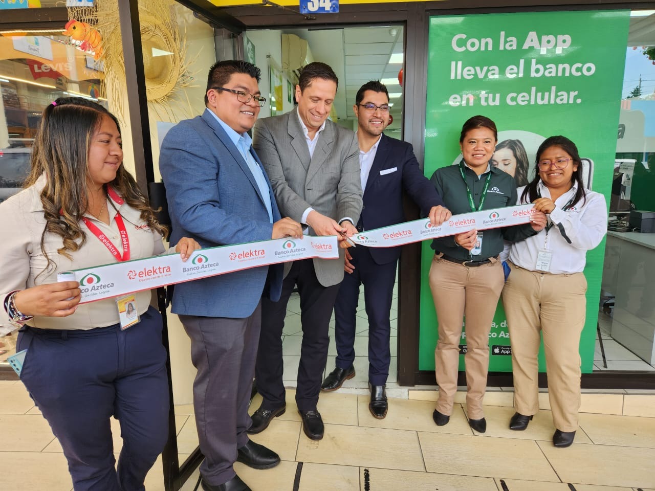 Elektra y Banco Azteca inauguran nuevo concepto comercial