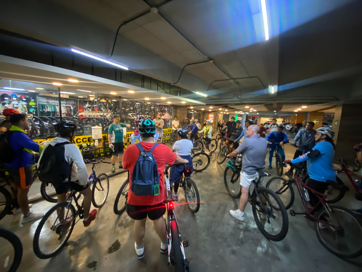 ÍNTEGRO CIERRA CON BROCHE DE ORO EL MES DE LA BICICLETA