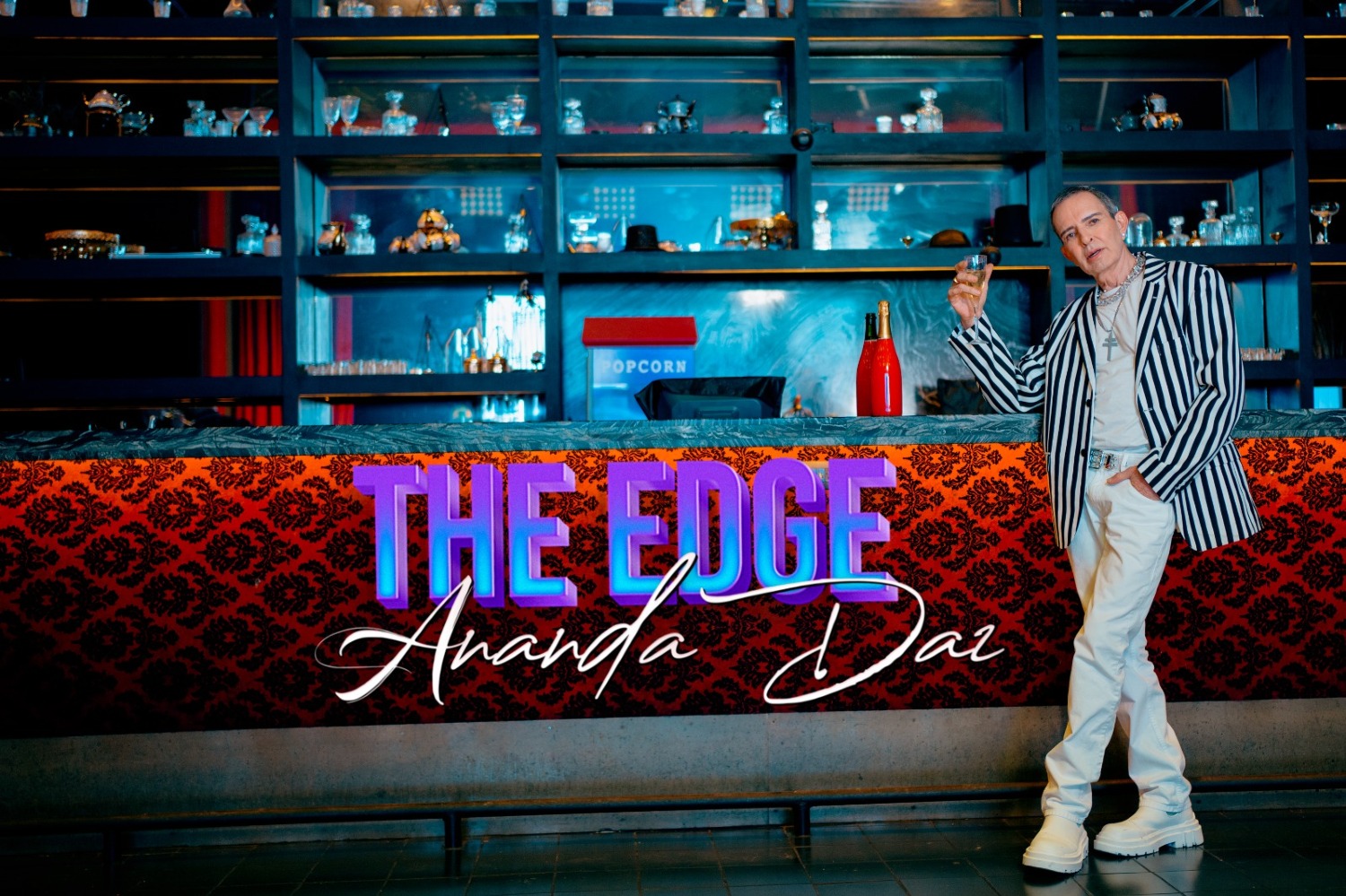 Ananda Díaz  nos presenta “THE EDGE”.