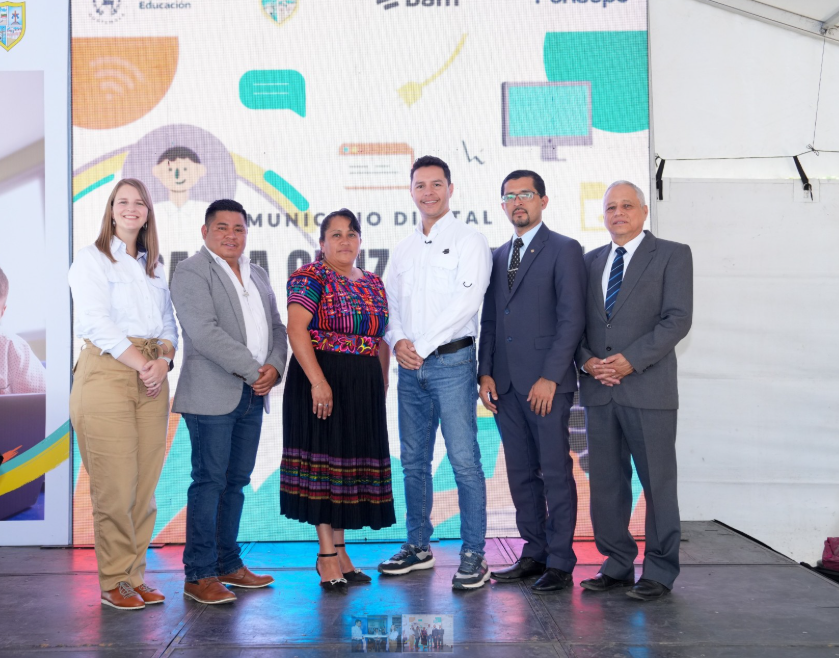 Santa Cruz Verapaz se convierte en el primer Municipio Digital