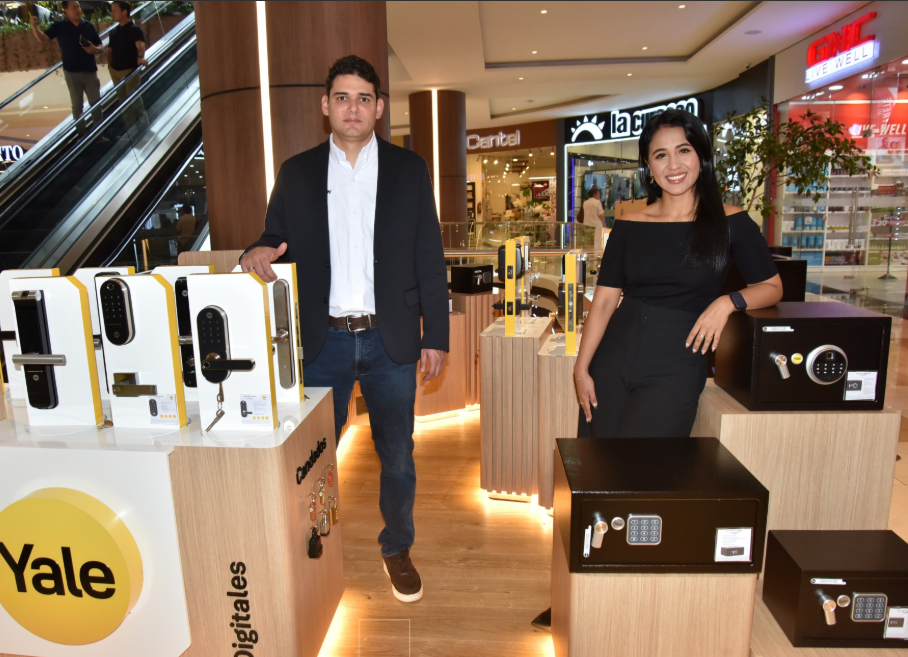 Yale inauguró en Guatemala su primer kiosco