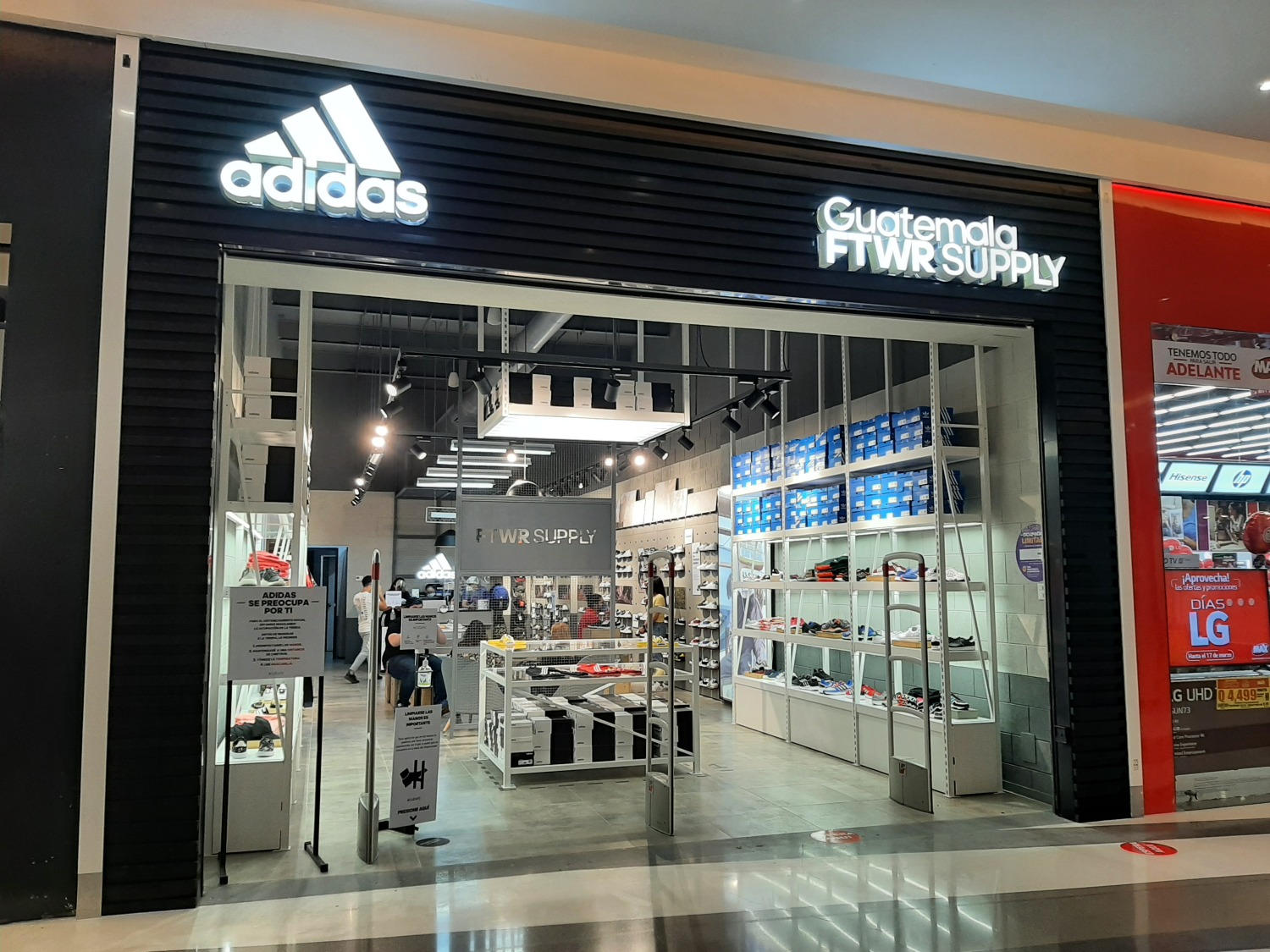 ADIDAS INAUGURA TIENDA EN PERI-ROOSEVELT