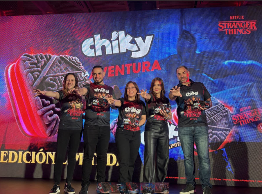 Chiky celebra la temporada final de la serie Stranger Things