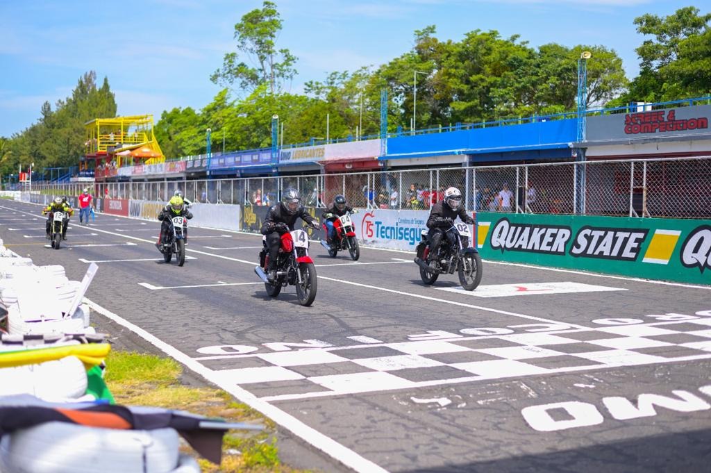 EL AUTÓDROMO PEDRO COFIÑO SE LLENÓ DE VELOCIDAD Y ADRENALINA EN LA PRIMERA ETAPA DE LA COPA HONDA 2021