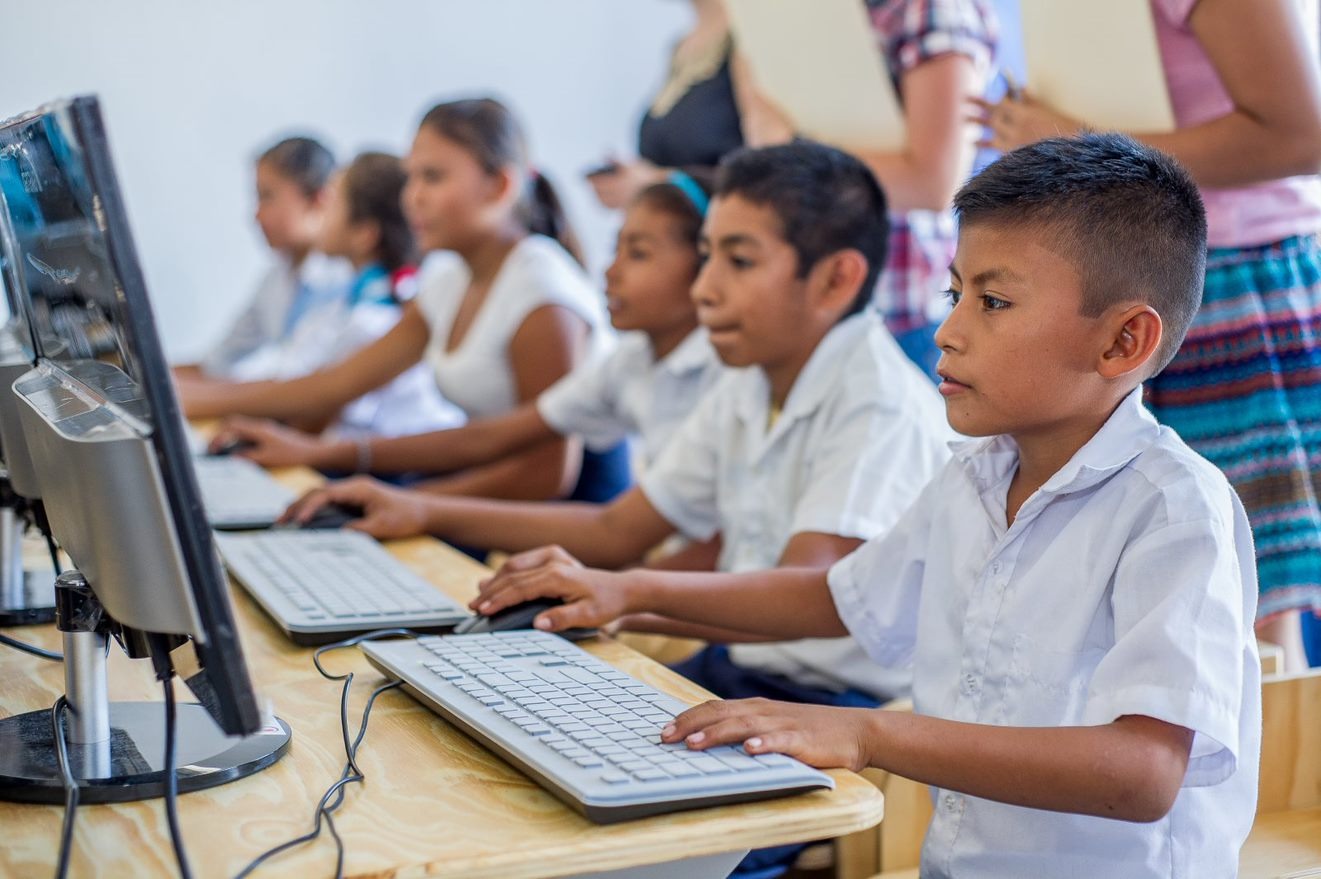 Microsoft se une a una iniciativa público-privada para promover oportunidades económicas y desarrollar habilidades digitales en Centroamérica