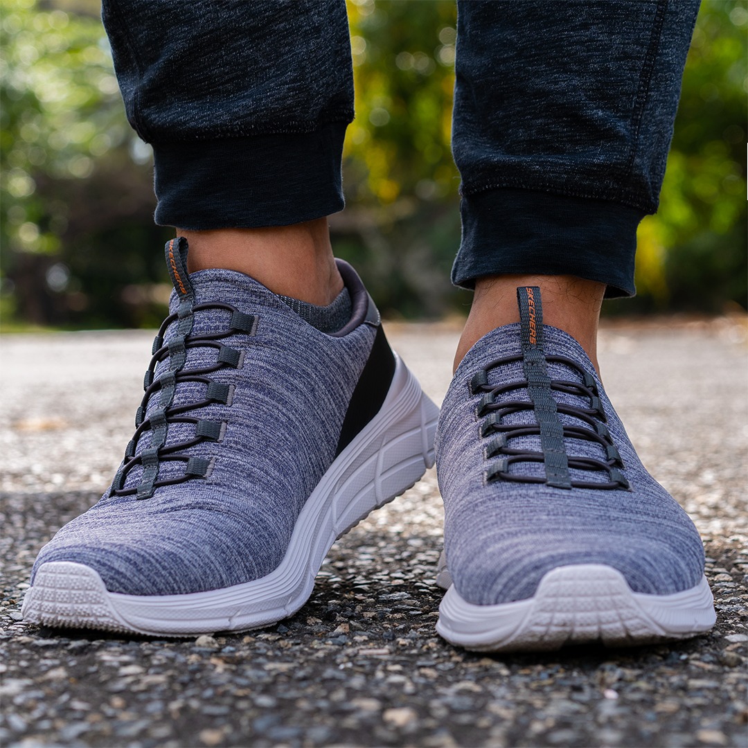 COMPLEMENTA EL ESTILO DE PAPÁ CON SKECHERS 