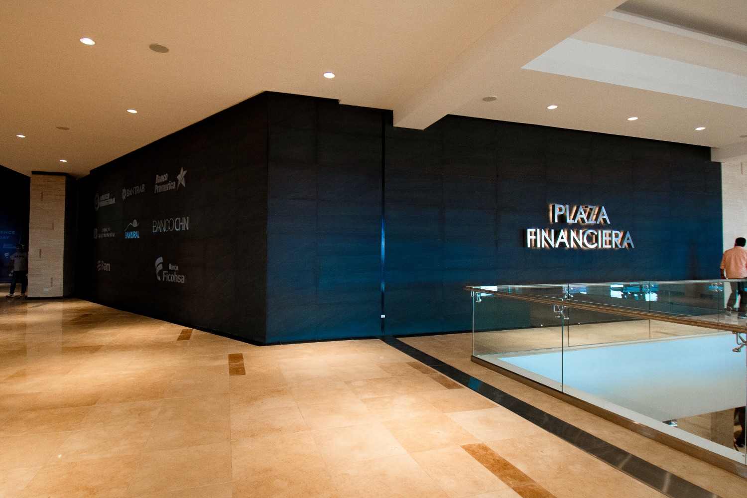 NUEVA PLAZA FINANCIERA EN MIRAFLORES 