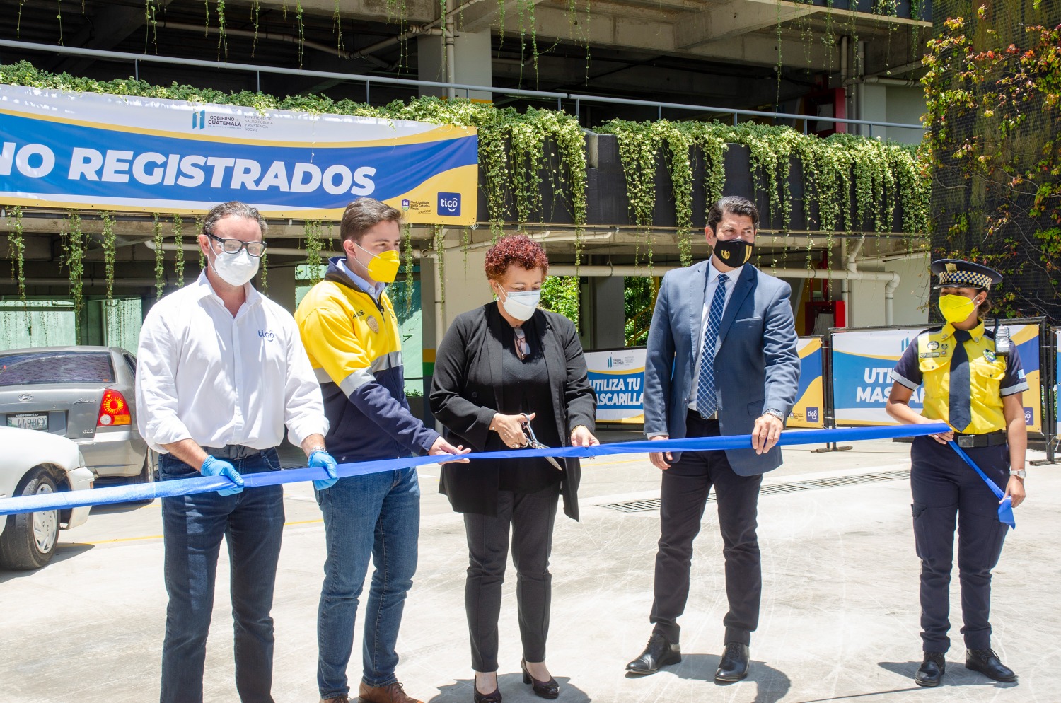 Centro de vacunación en instalaciones Tigo
