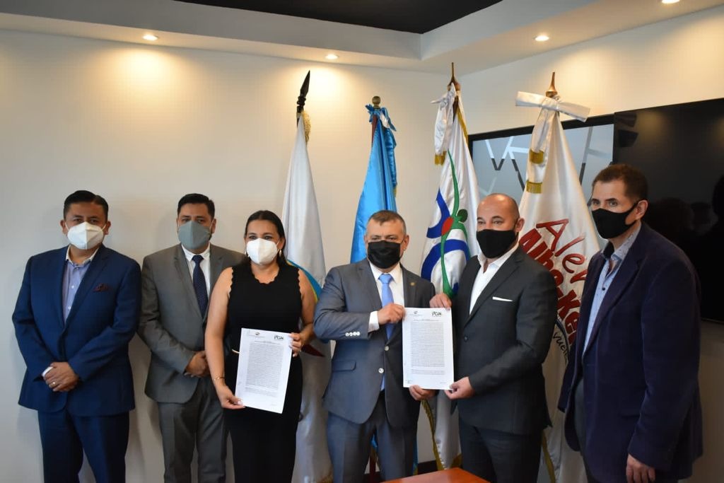 FUNDACION AZTECA GUATEMALA FIRMAN DE CONVENIO 