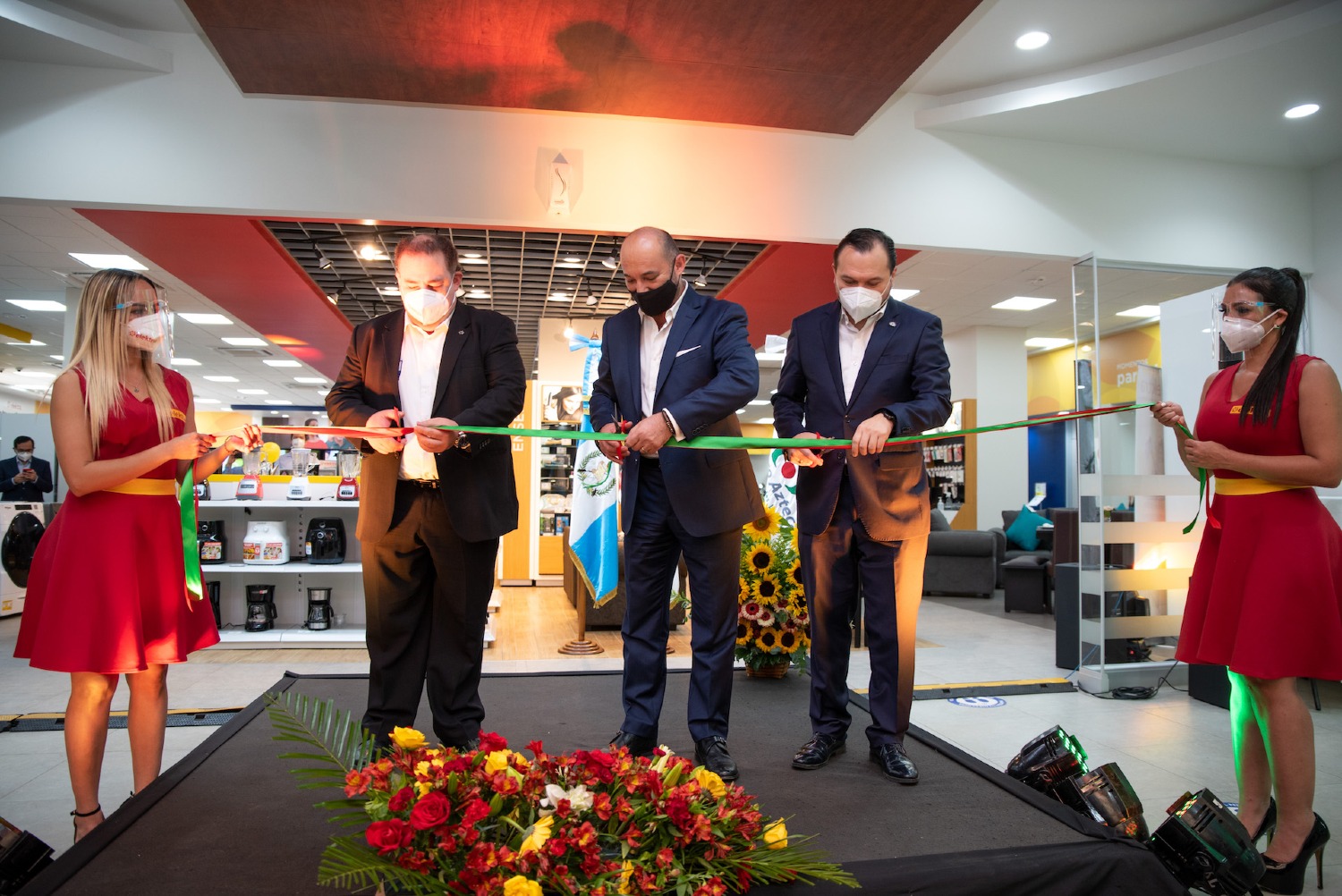Elektra Xela Delco estrena el concepto innovador retail plus