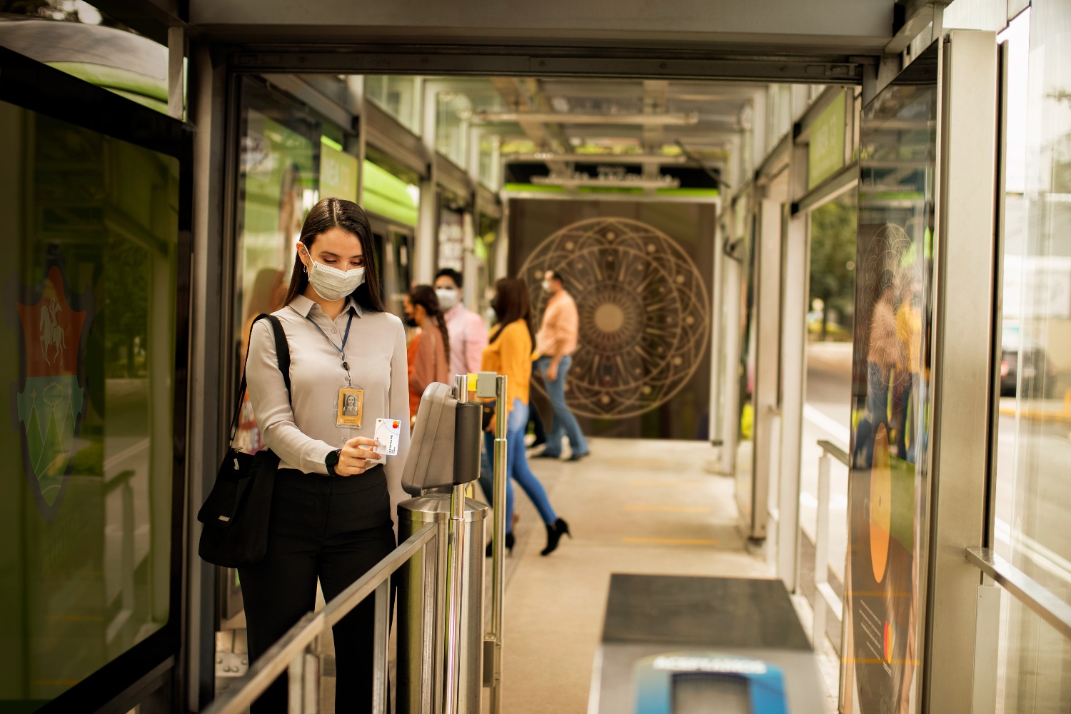 Mastercard y la Municipalidad de Guatemala facilitan los pagos con tarjeta en el transporte público 